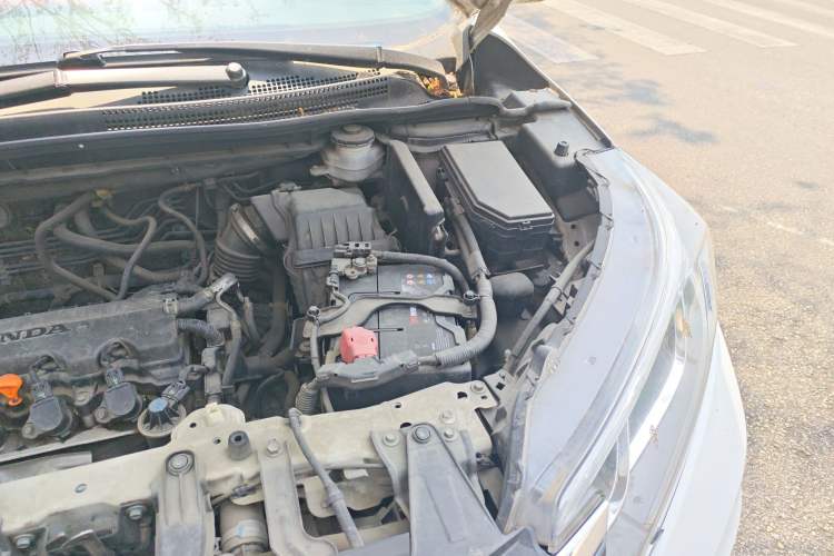 Used Honda CR-V 2015 2.0L two-wheel drive Fashion Edition Engine Bay Left