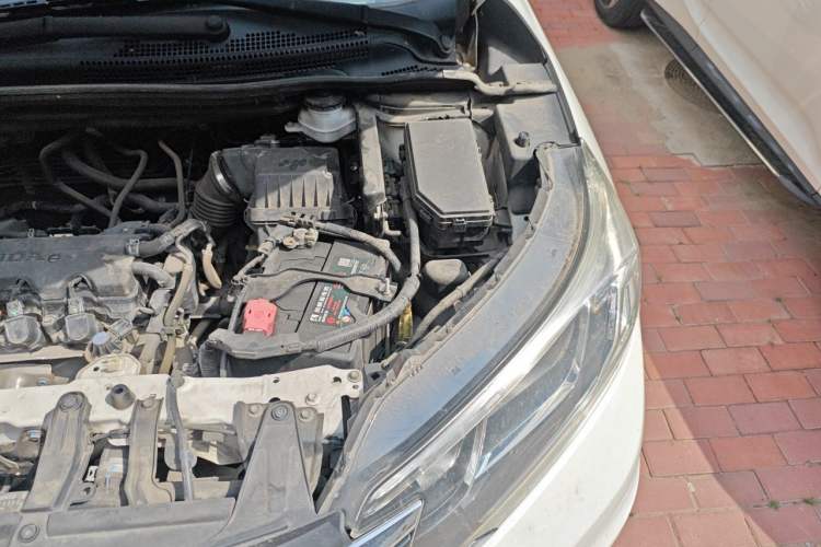 Used Honda CR-V 2015 2.0L two-wheel drive Fashion Edition Engine Bay Left