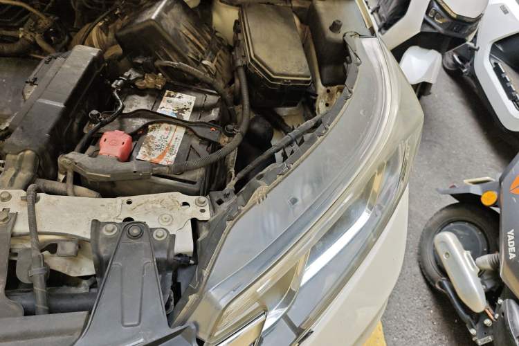 Used Honda CR-V 2015 2.4L two-wheel drive luxury version Engine Bay Left