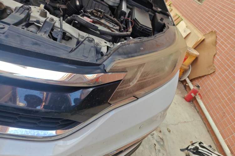 Used Honda CR-V 2015 2.0L two-wheel drive Fashion Edition Engine Bay Left