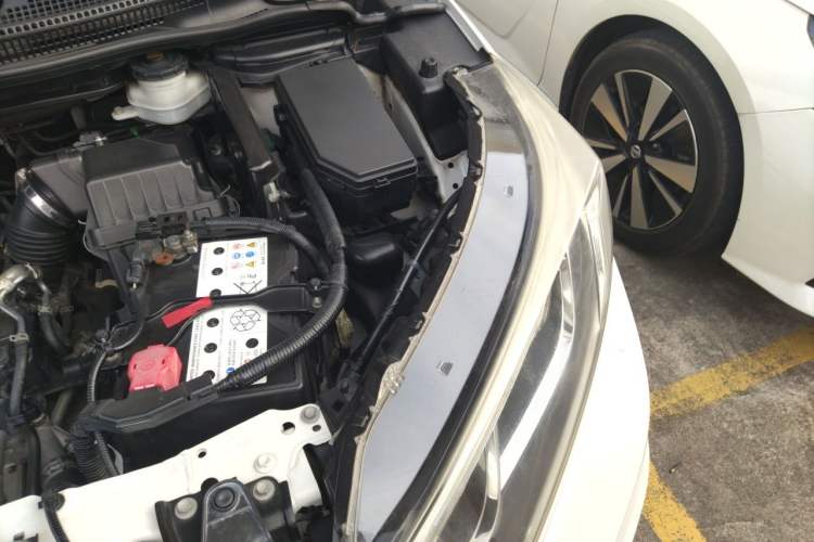 Used Honda CR-V 2015 2.0L two-wheel drive Fashion Edition Engine Bay Left