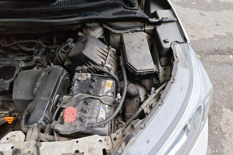 Used Honda CR-V 2015 2.4L two-wheel drive luxury version Engine Bay Left