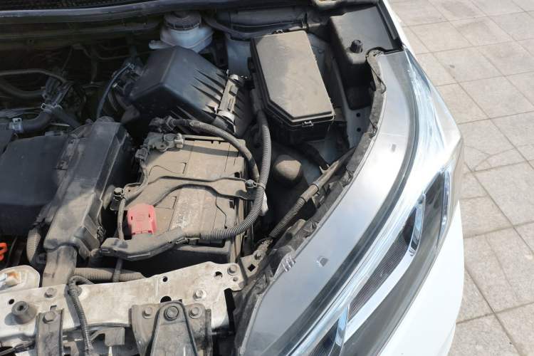 Used Honda CR-V 2015 2.4L two-wheel drive luxury version Engine Bay Left