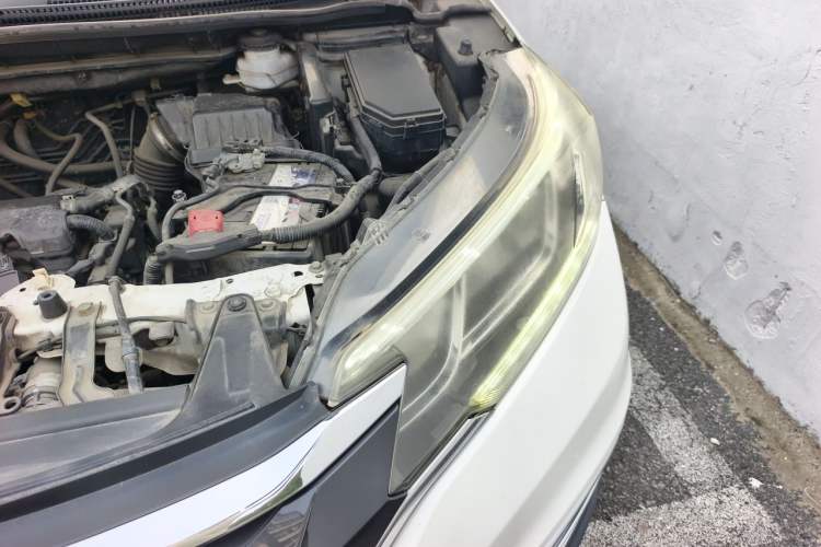 Used Honda CR-V 2015 2.0L two-wheel drive Fashion Edition Engine Bay Left