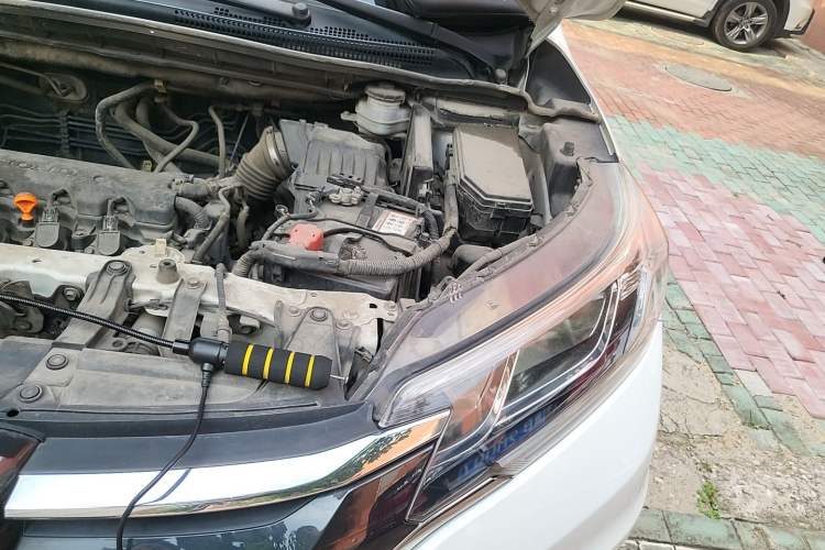Used Honda CR-V 2015 2.0L two-wheel drive Fashion Edition Engine Bay Left