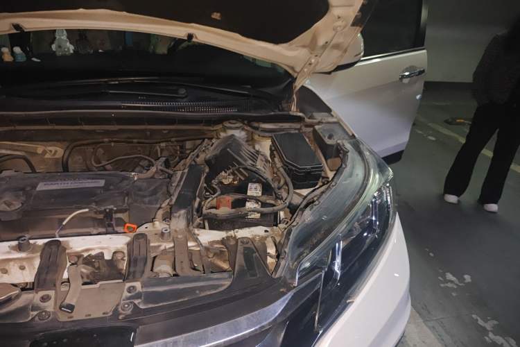 Used Honda CR-V 2015 2.4L two-wheel drive luxury version Engine Bay Left