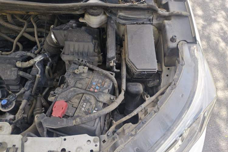 Used Honda CR-V 2015 2.0L Four-Wheel Drive Fashion Edition Engine Bay Left