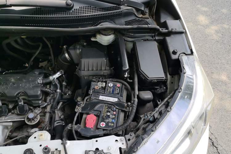 Used Honda CR-V 2015 2.0L two-wheel drive urban version Engine Bay Left