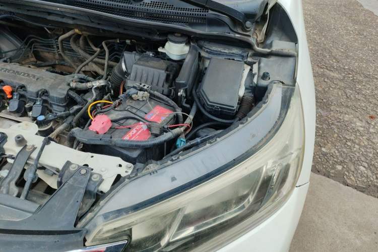 Used Honda CR-V 2015 2.0L two-wheel drive Fashion Edition Engine Bay Left