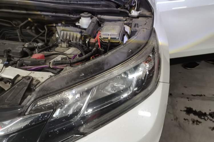 Used Honda CR-V 2015 2.0L two-wheel drive Fashion Edition Engine Bay Left