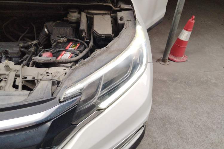 Used Honda CR-V 2015 2.0L two-wheel drive Fashion Edition Engine Bay Left