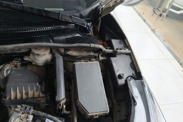 Used Honda CR-V 2015 2.0L two-wheel drive Fashion Edition Engine Bay Left