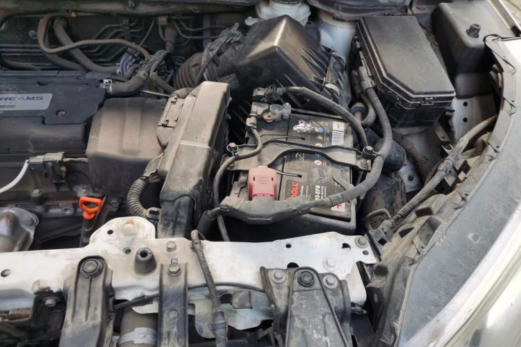 Used Honda CR-V 2015 2.4L two-wheel drive luxury version Engine Bay Left