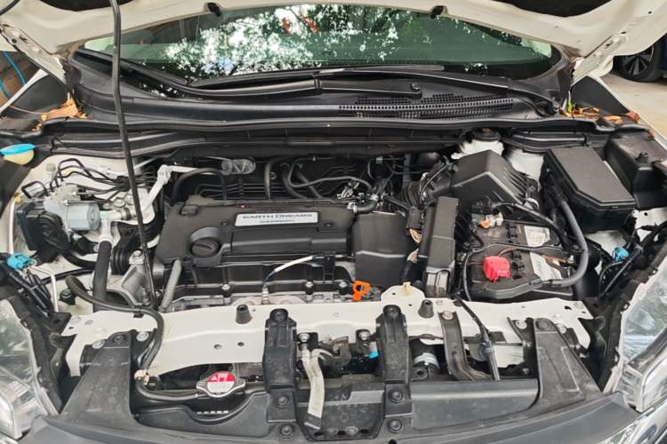 Used Honda CR-V 2015 2.4L two-wheel drive luxury version Engine Bay