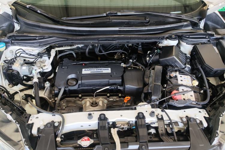 Used Honda CR-V 2015 2.4L two-wheel drive luxury version Engine Bay