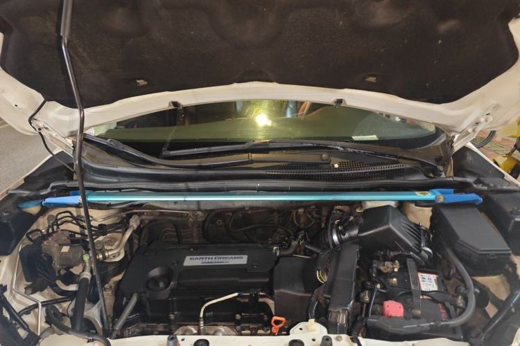 Used Honda CR-V 2015 2.4L two-wheel drive luxury version Engine Bay