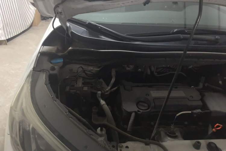 Used Honda CR-V 2015 2.4L two-wheel drive luxury version Engine Bay Right
