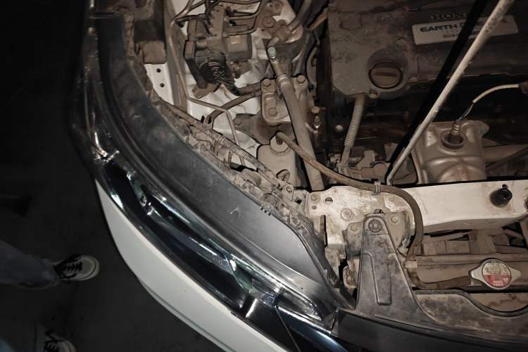 Used Honda CR-V 2015 2.4L two-wheel drive luxury version Engine Bay Right