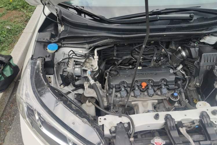Used Honda CR-V 2015 2.0L two-wheel drive Fashion Edition Engine Bay Right
