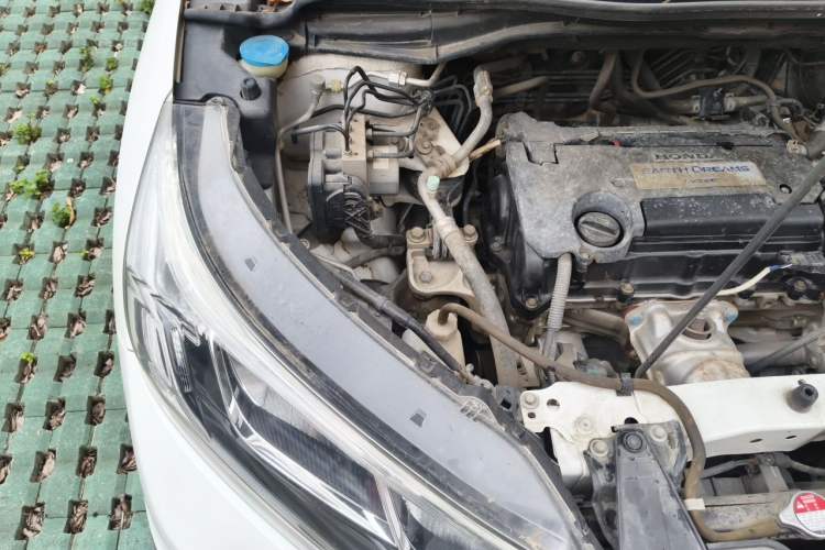 Used Honda CR-V 2015 2.4L two-wheel drive luxury version Engine Bay Right