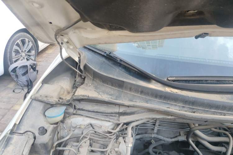 Used Honda CR-V 2015 2.0L two-wheel drive urban version Engine Bay Right