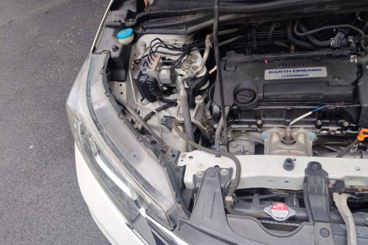 Used Honda CR-V 2015 2.4L two-wheel drive luxury version Engine Bay Right