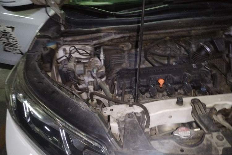 Used Honda CR-V 2015 2.0L two-wheel drive Fashion Edition Engine Bay Right