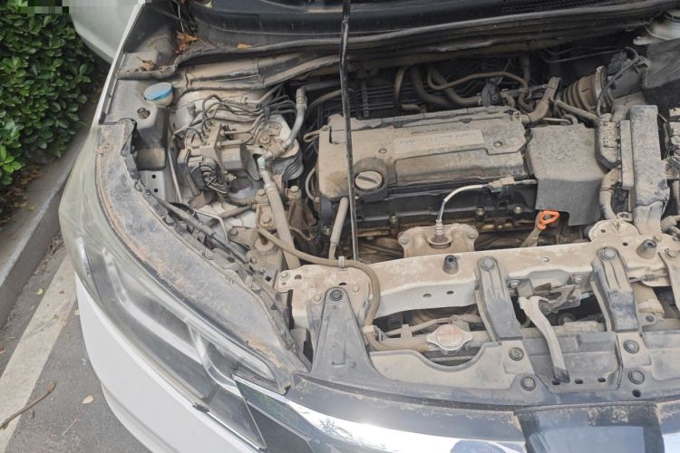 Used Honda CR-V 2015 2.4L two-wheel drive luxury version Engine Bay Right
