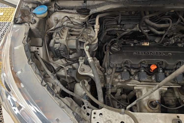Used Honda CR-V 2015 2.0L two-wheel drive urban version Engine Bay Right