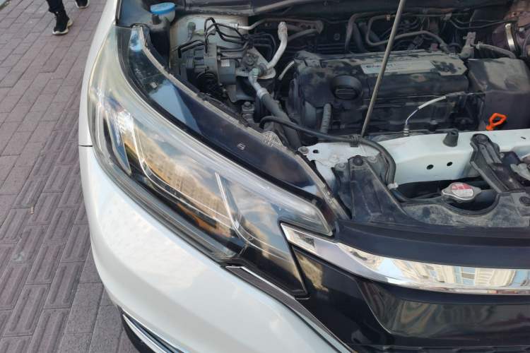 Used Honda CR-V 2015 2.4L four-wheel drive luxury version Engine Bay Right