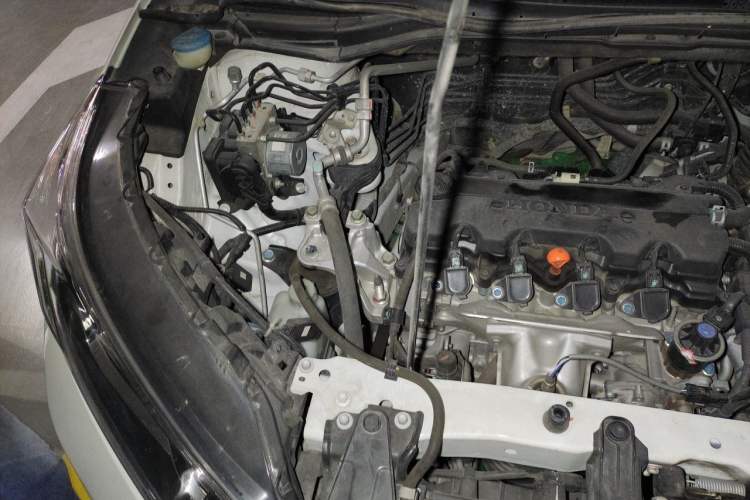 Used Honda CR-V 2015 2.0L two-wheel drive urban version Engine Bay Right