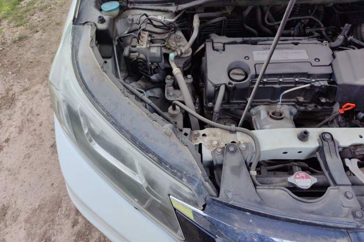 Used Honda CR-V 2015 2.4L two-wheel drive luxury version Engine Bay Right