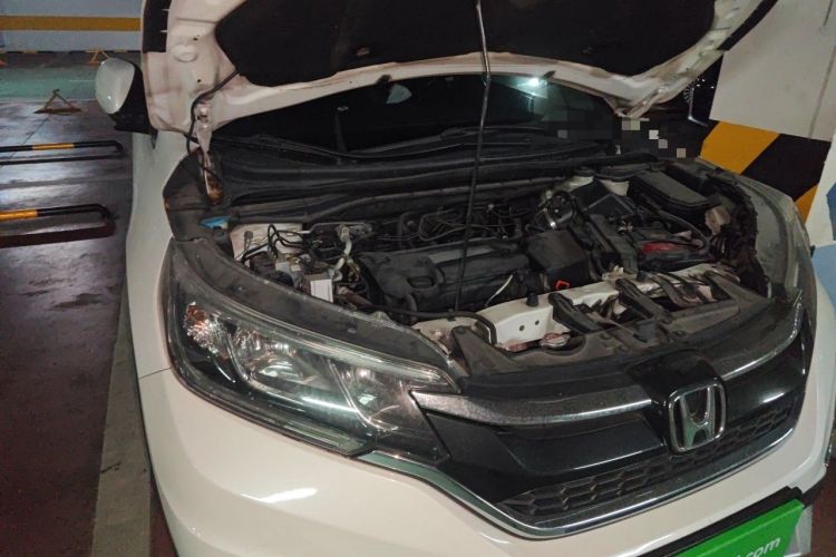 Used Honda CR-V 2015 2.4L two-wheel drive luxury version Engine Bay Right