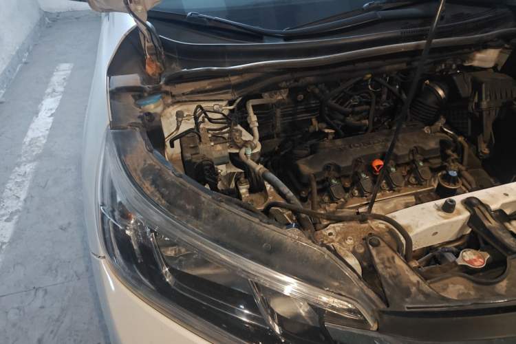 Used Honda CR-V 2015 2.0L two-wheel drive Fashion Edition Engine Bay Right