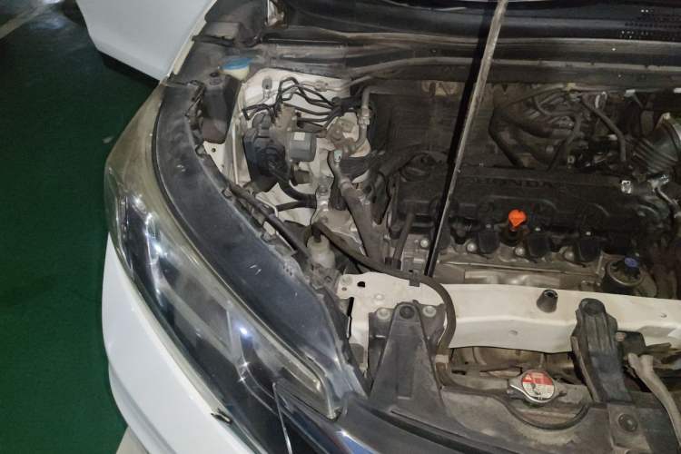 Used Honda CR-V 2015 2.0L two-wheel drive Fashion Edition Engine Bay Right