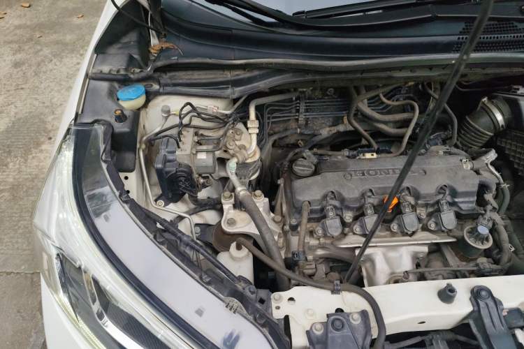 Used Honda CR-V 2015 2.0L two-wheel drive urban version Engine Bay Right