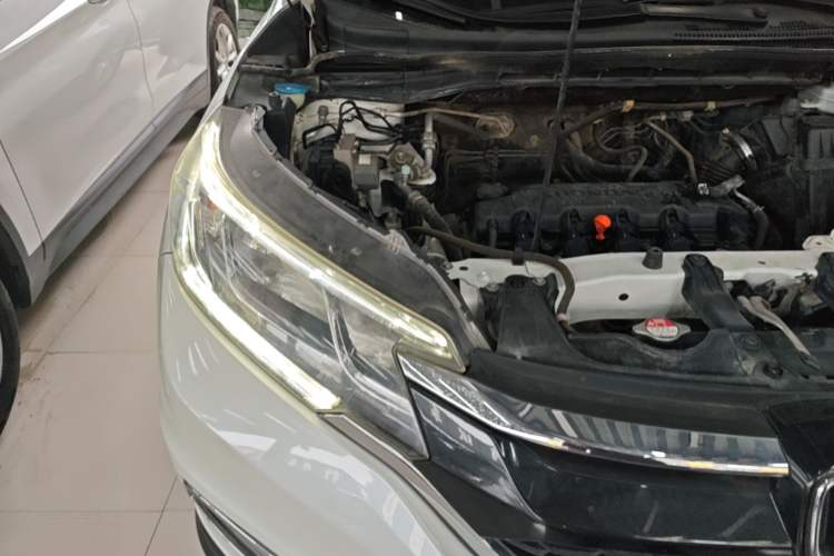 Used Honda CR-V 2015 2.0L two-wheel drive Fashion Edition Engine Bay Right