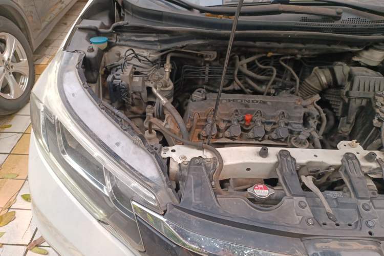 Used Honda CR-V 2015 2.0L two-wheel drive urban version Engine Bay Right