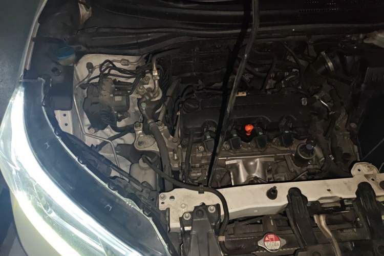 Used Honda CR-V 2015 2.0L two-wheel drive Fashion Edition Engine Bay Right