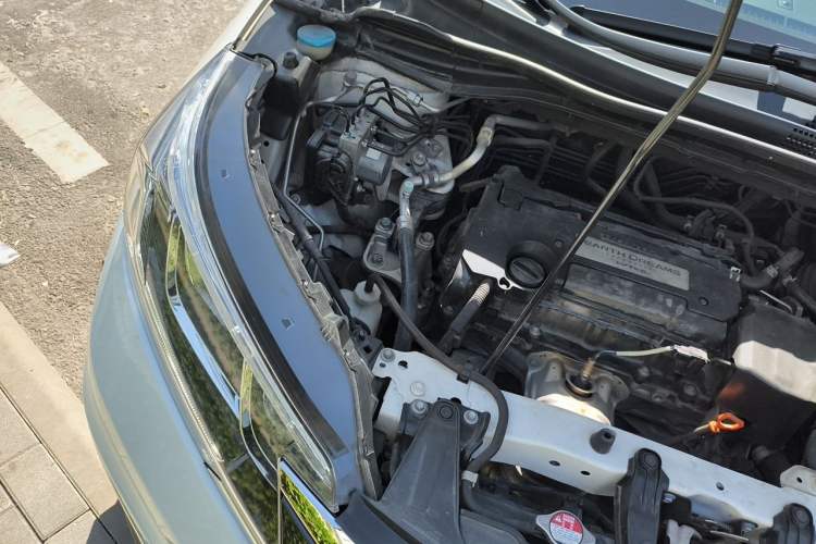 Used Honda CR-V 2015 2.4L two-wheel drive luxury version Engine Bay Right