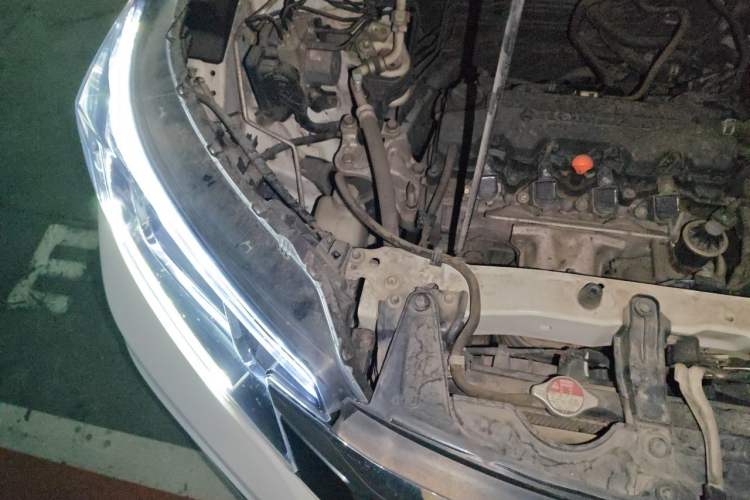 Used Honda CR-V 2015 2.0L two-wheel drive urban version Engine Bay Right