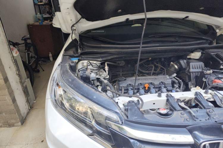 Used Honda CR-V 2015 2.0L two-wheel drive Fashion Edition Engine Bay Right
