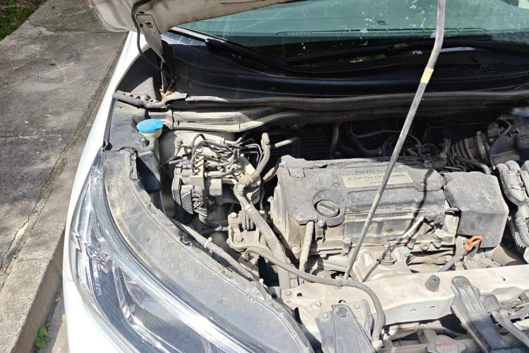 Used Honda CR-V 2015 2.4L two-wheel drive luxury version Engine Bay Right