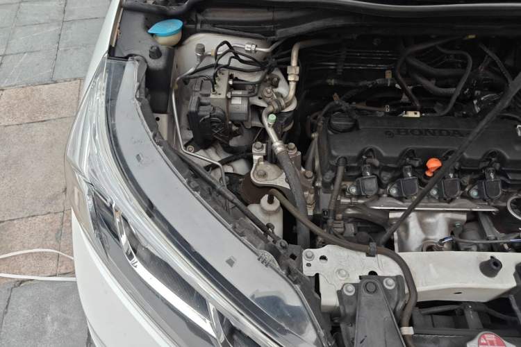 Used Honda CR-V 2015 2.0L two-wheel drive urban version Engine Bay Right