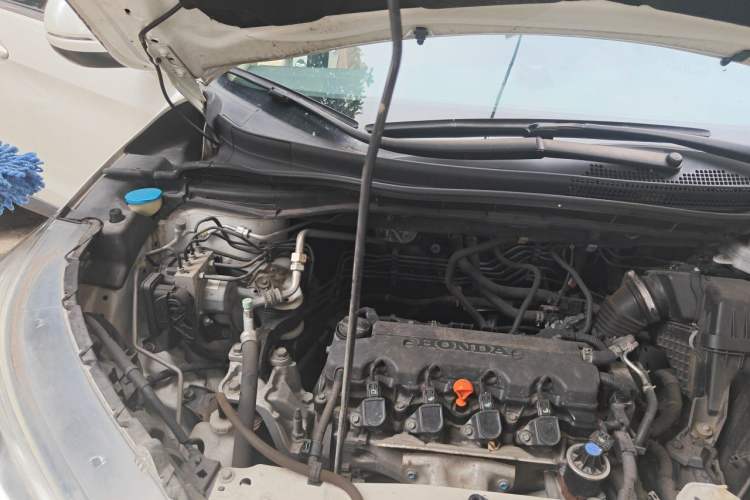 Used Honda CR-V 2015 2.0L two-wheel drive urban version Engine Bay Right