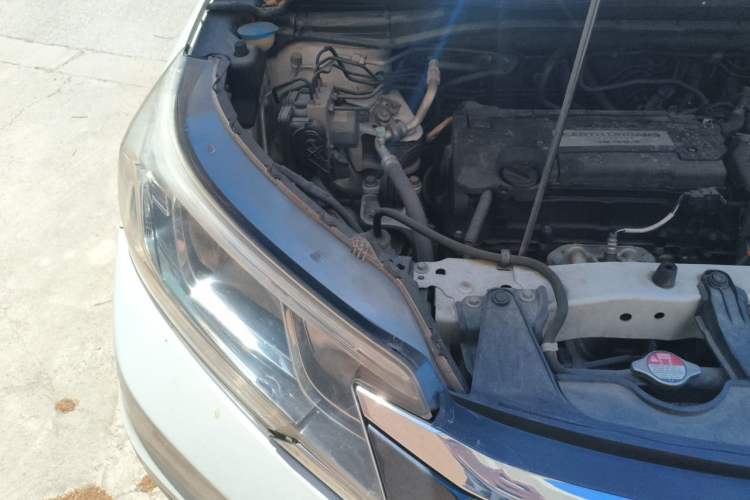 Used Honda CR-V 2015 2.4L two-wheel drive luxury version Engine Bay Right