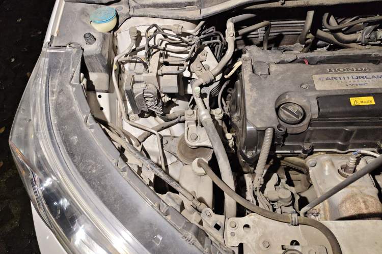 Used Honda CR-V 2015 2.4L two-wheel drive luxury version Engine Bay Right