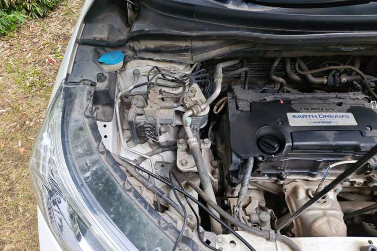 Used Honda CR-V 2015 2.4L two-wheel drive luxury version Engine Bay Right