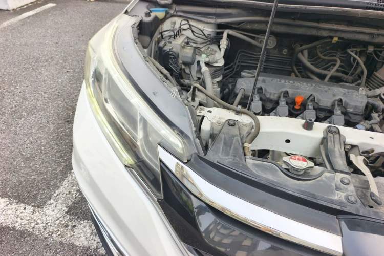 Used Honda CR-V 2015 2.0L two-wheel drive Fashion Edition Engine Bay Right