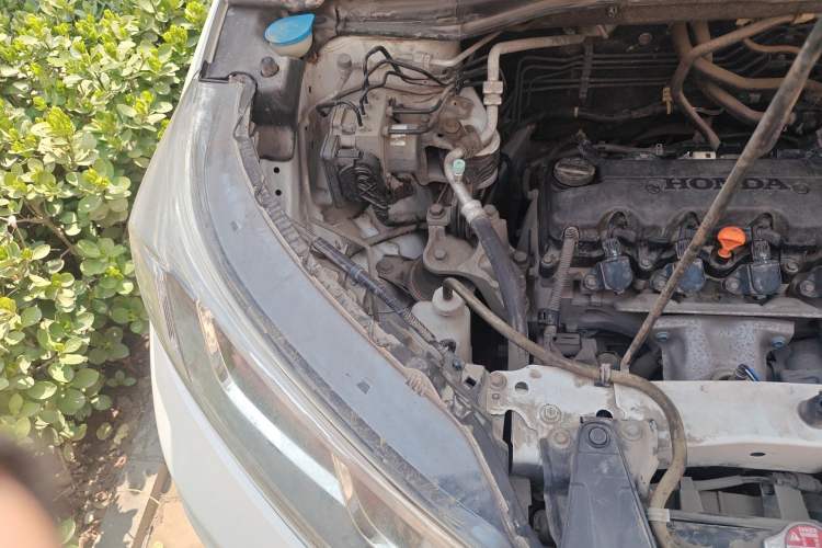 Used Honda CR-V 2015 2.0L two-wheel drive Fashion Edition Engine Bay Right